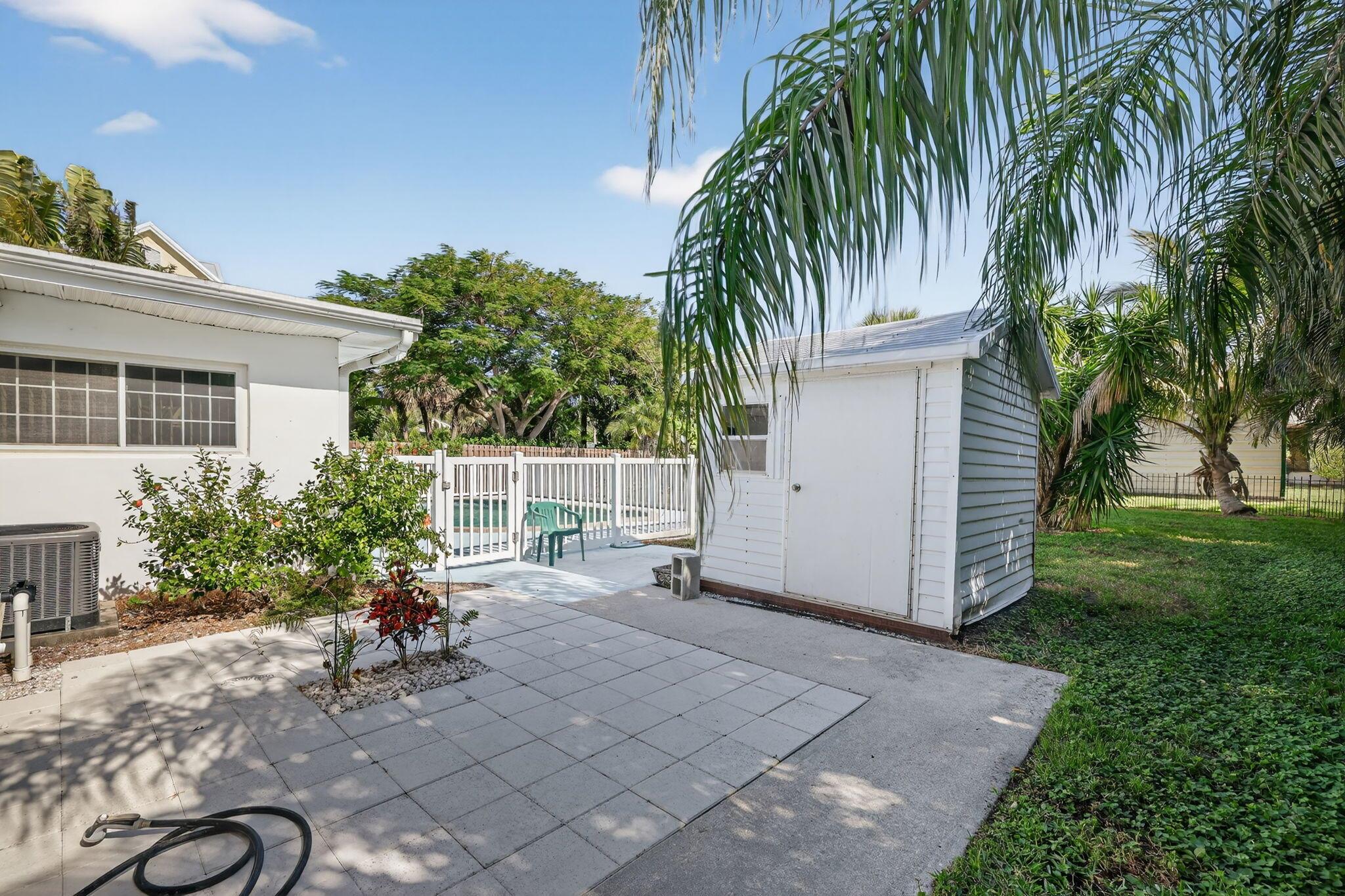 TROPICAL BEACH - Residential