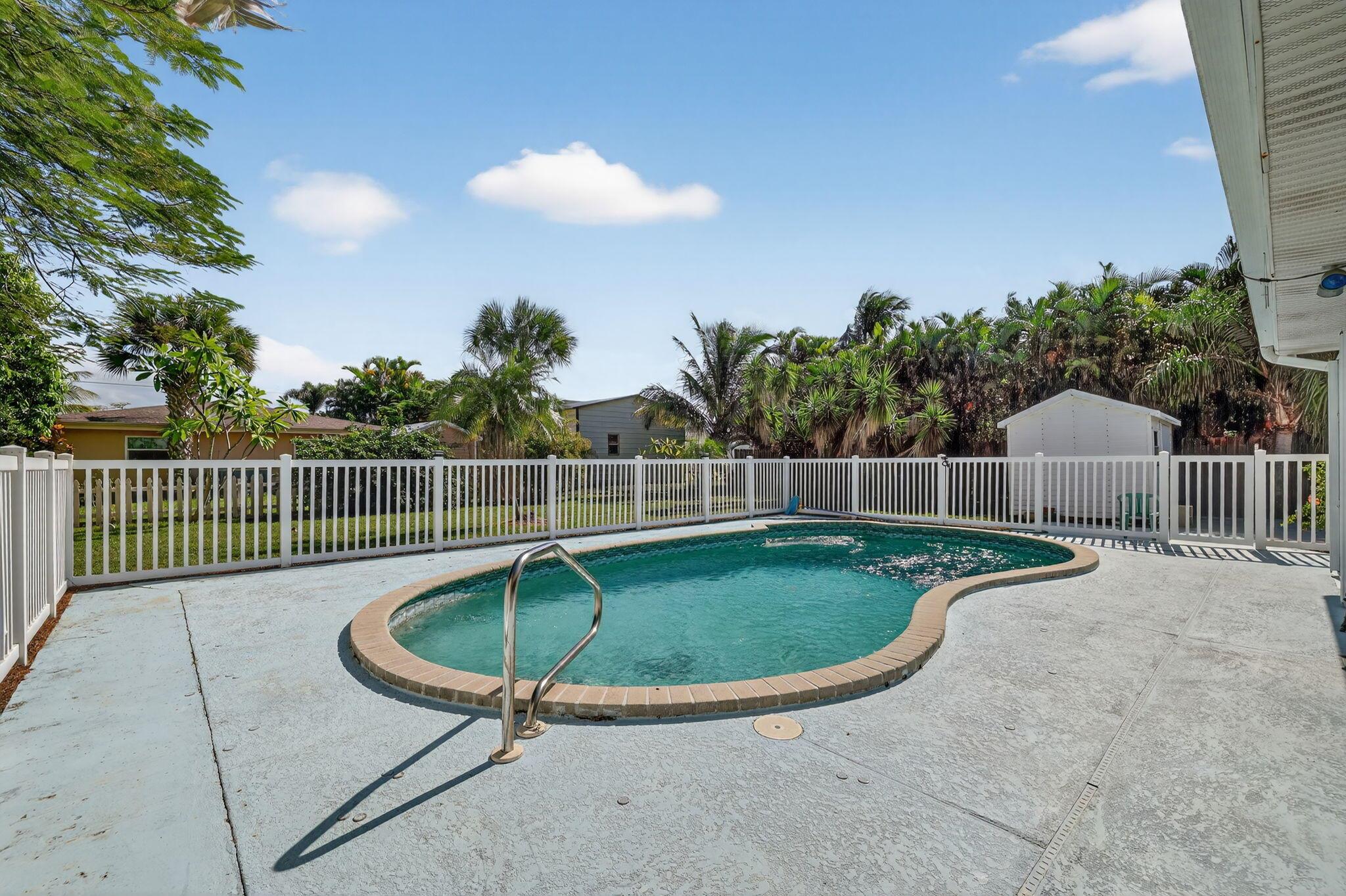 TROPICAL BEACH - Residential