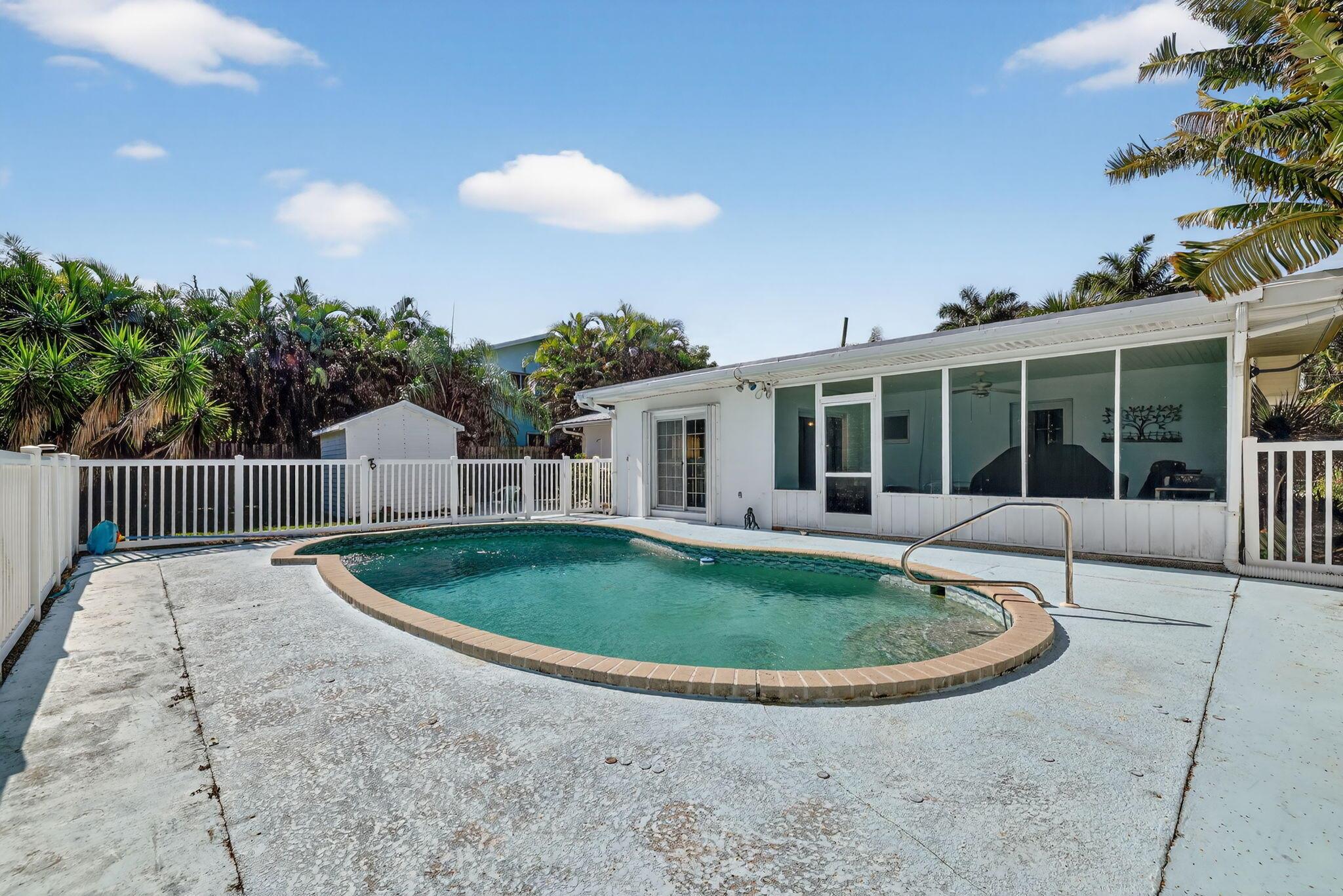 TROPICAL BEACH - Residential