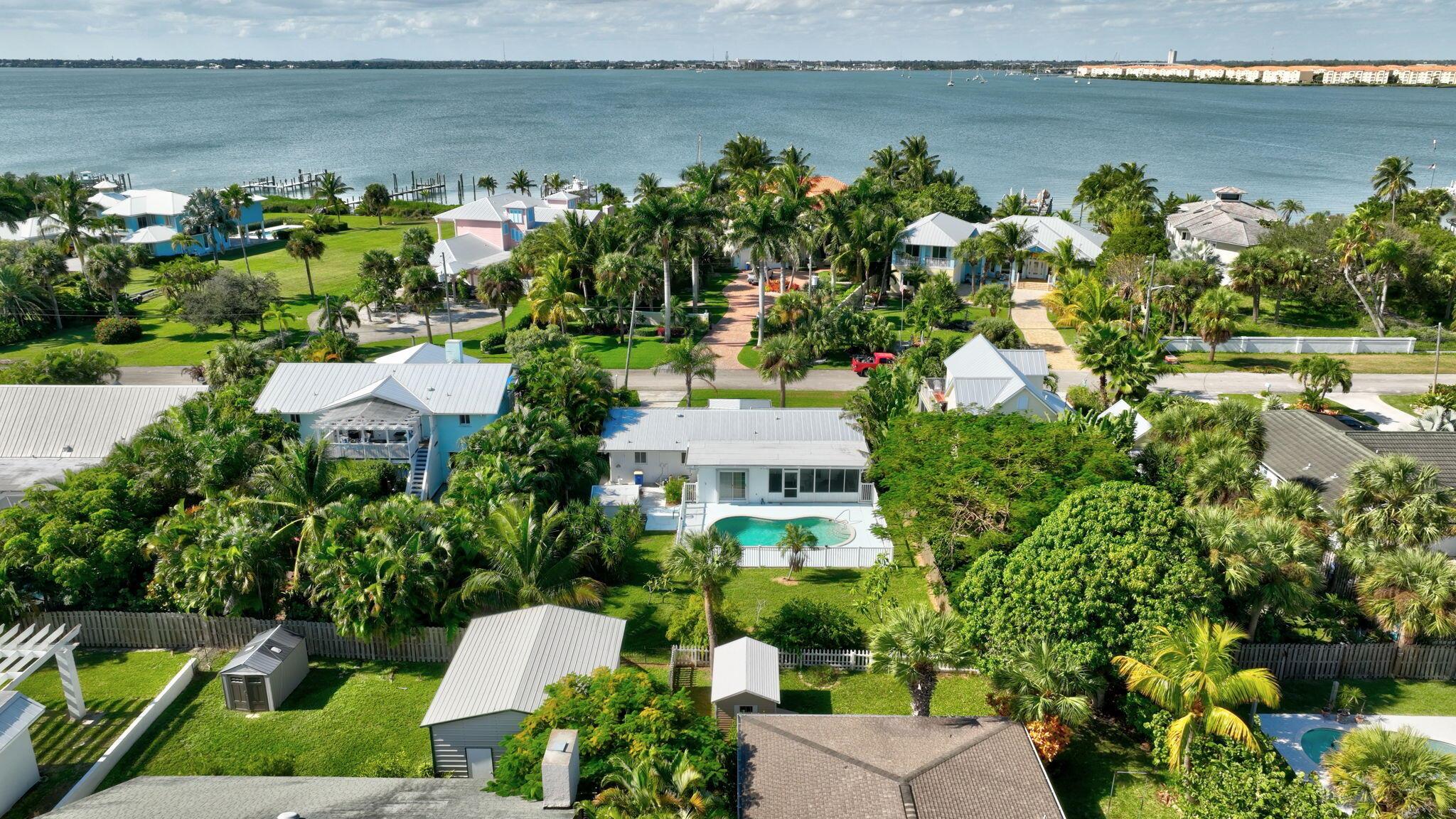 TROPICAL BEACH - Residential