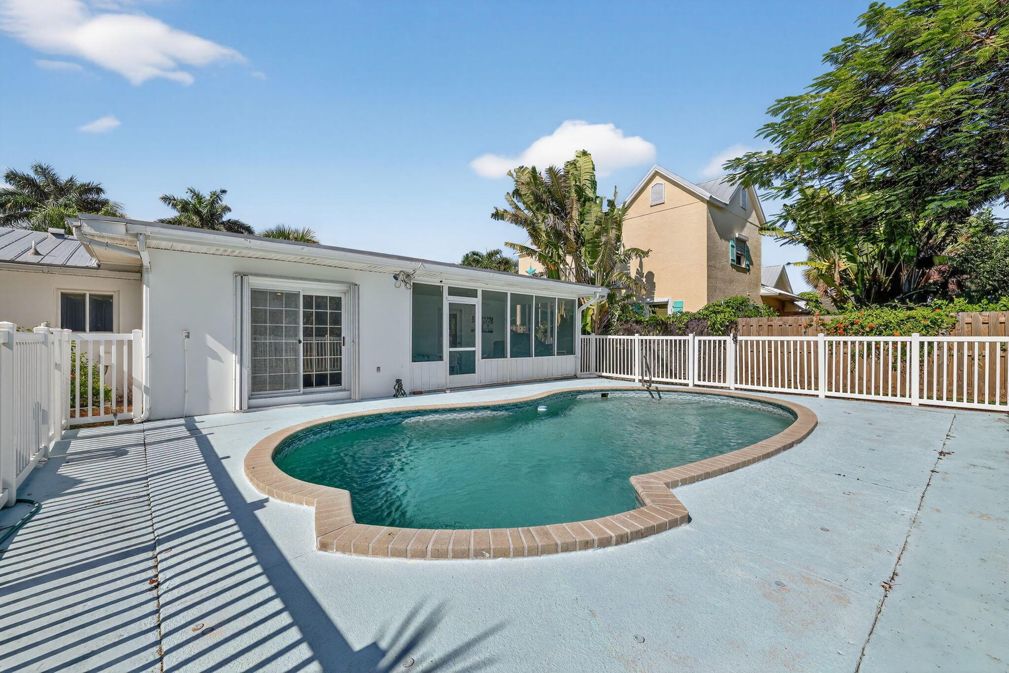 TROPICAL BEACH - Residential