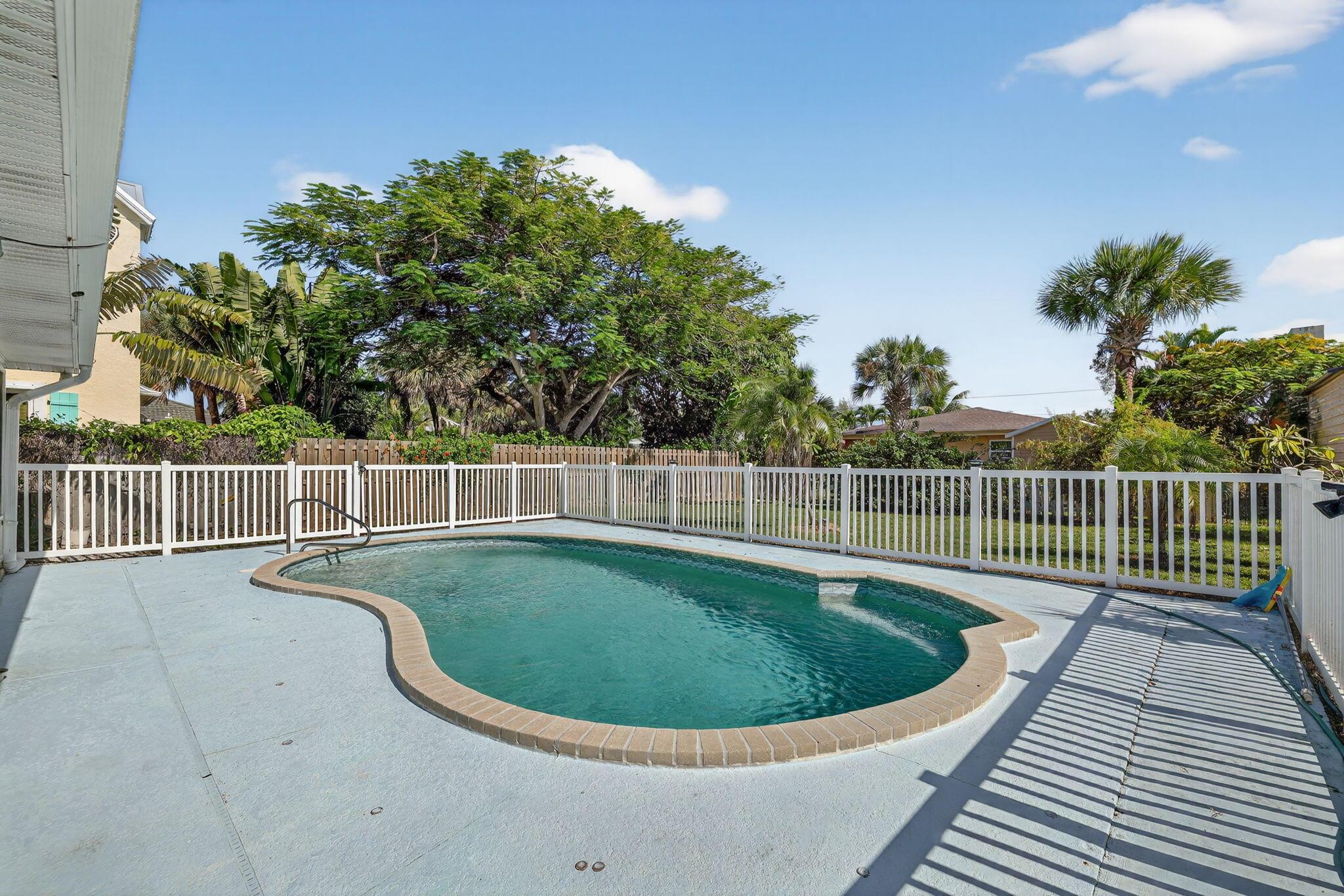 TROPICAL BEACH - Residential