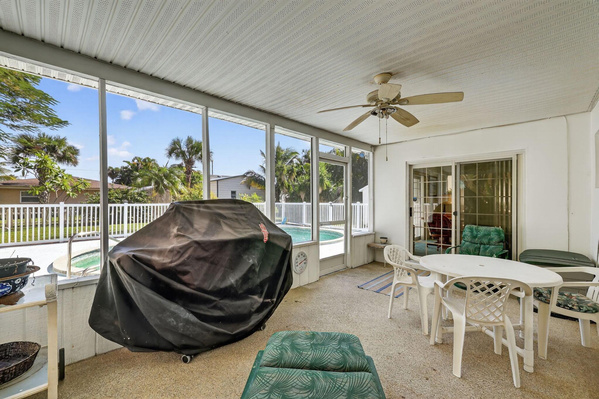 TROPICAL BEACH - Residential