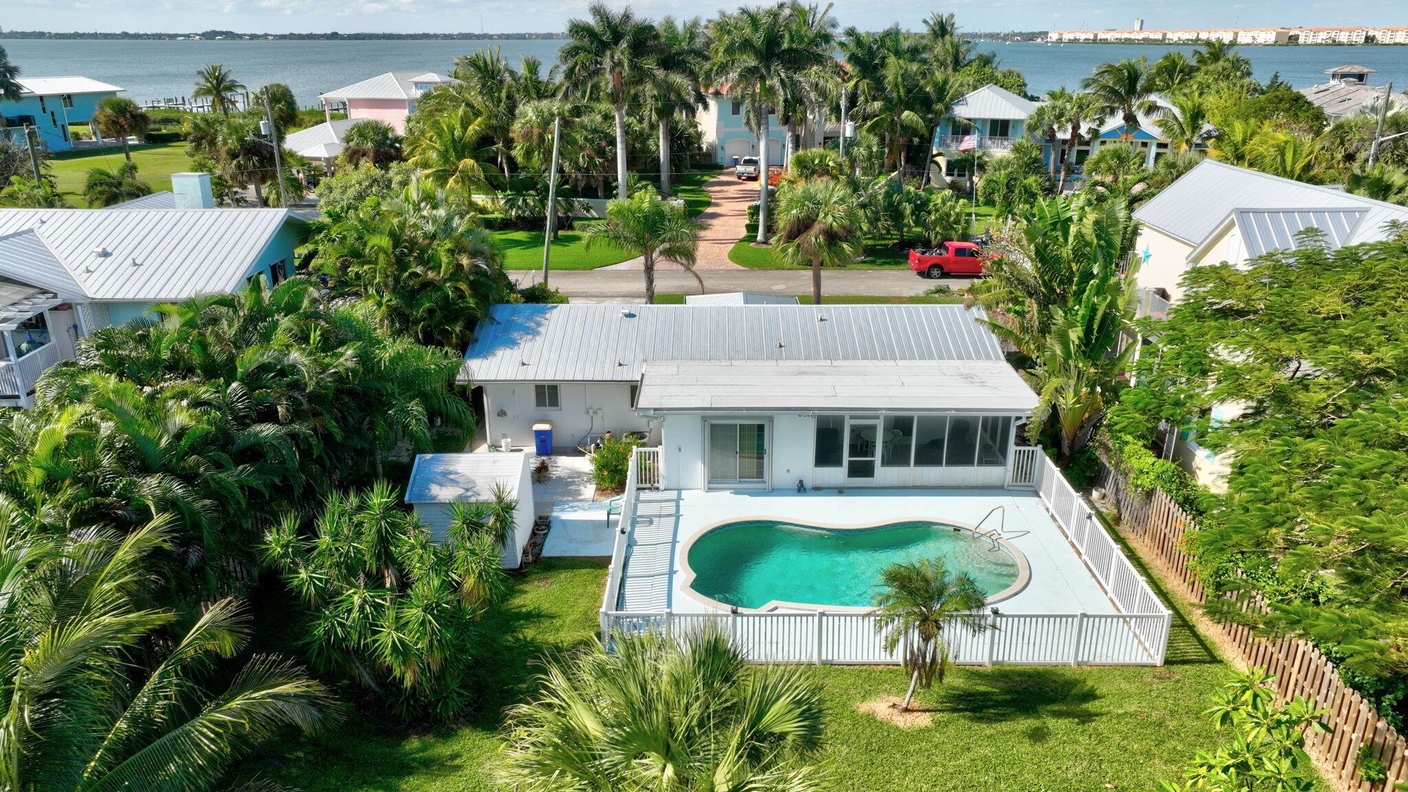 TROPICAL BEACH - Residential