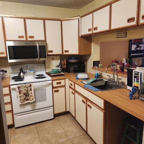 Tiny photo for 2907 CARAMBOLA Circle S #204, Coconut Creek, FL 33066 (MLS # B26084962)