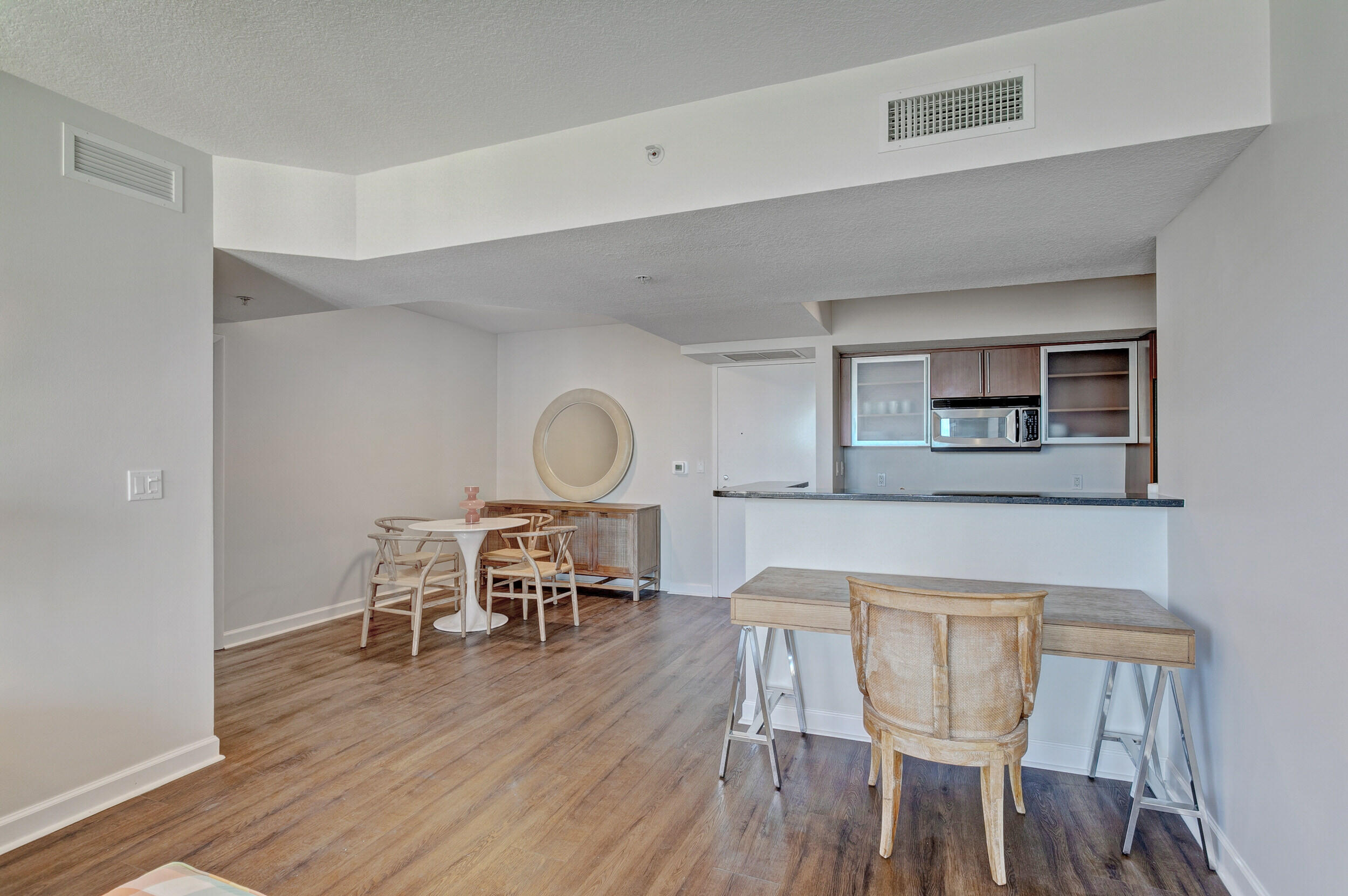 LAKESIDE COURT SOUTH ADD - Residential Lease