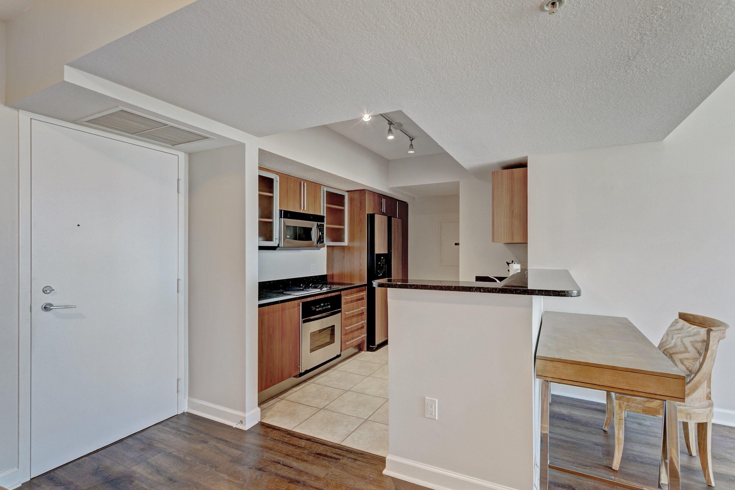 LAKESIDE COURT SOUTH ADD - Residential Lease