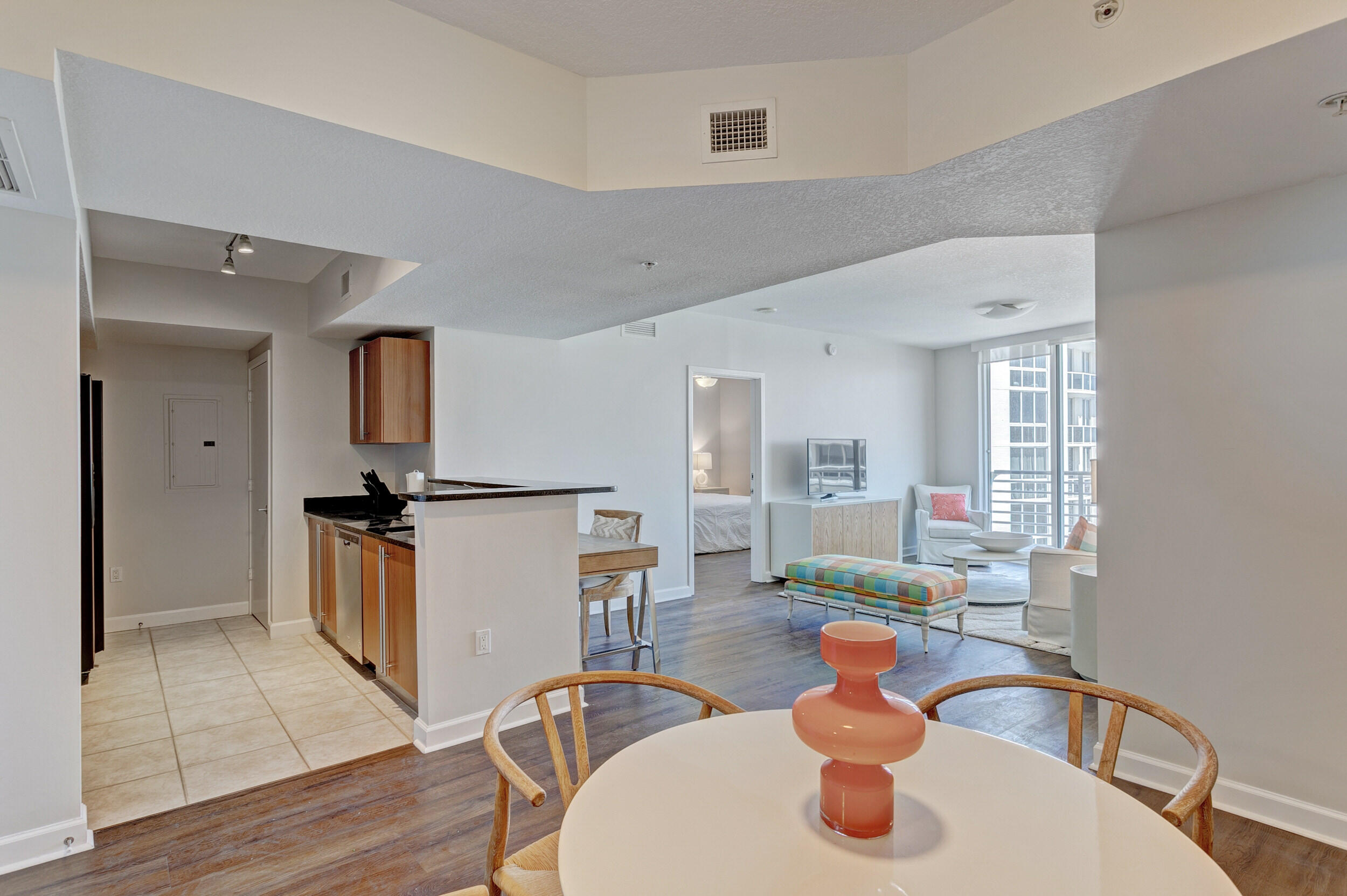 LAKESIDE COURT SOUTH ADD - Residential Lease