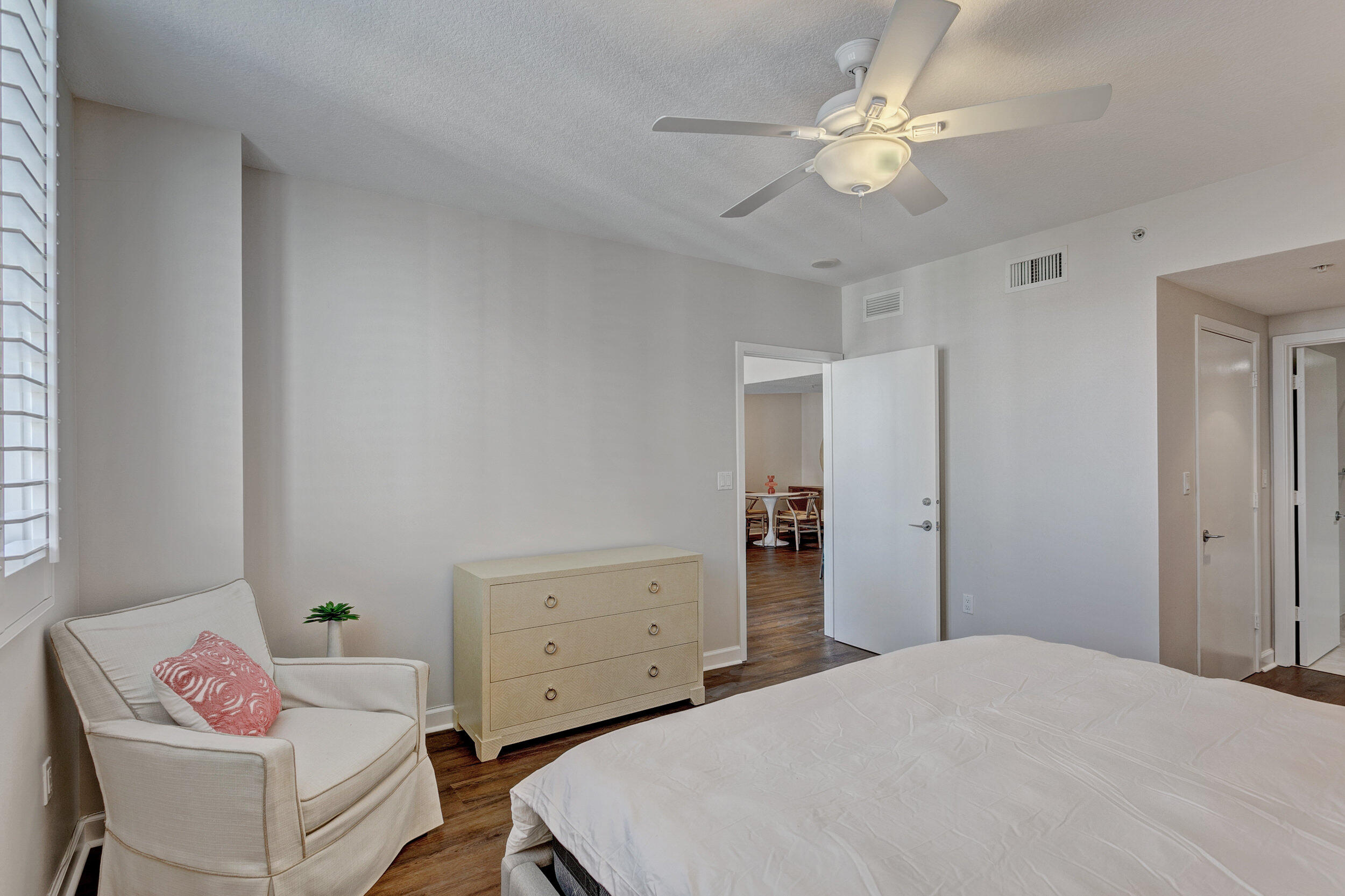 LAKESIDE COURT SOUTH ADD - Residential Lease