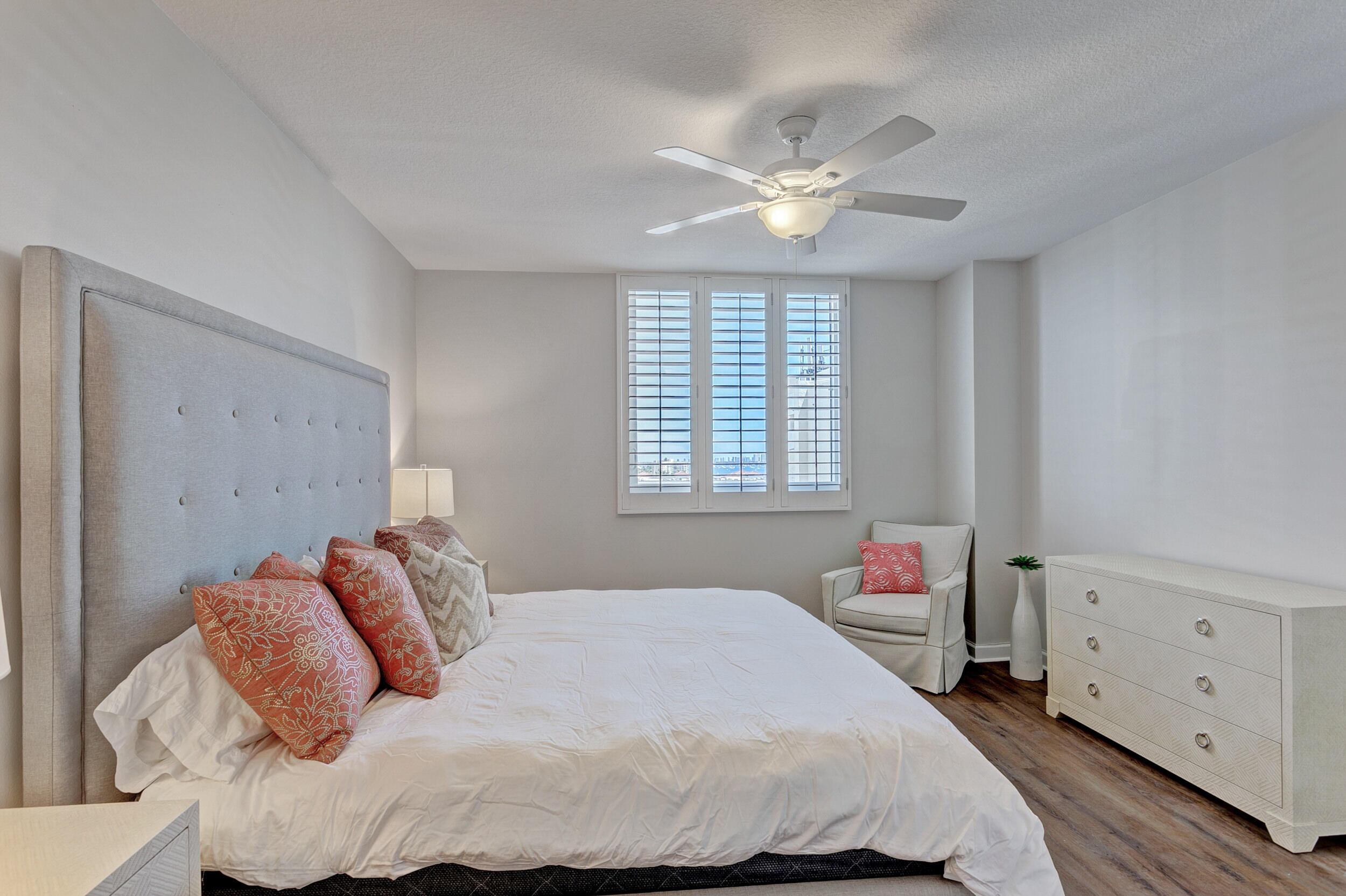 LAKESIDE COURT SOUTH ADD - Residential Lease