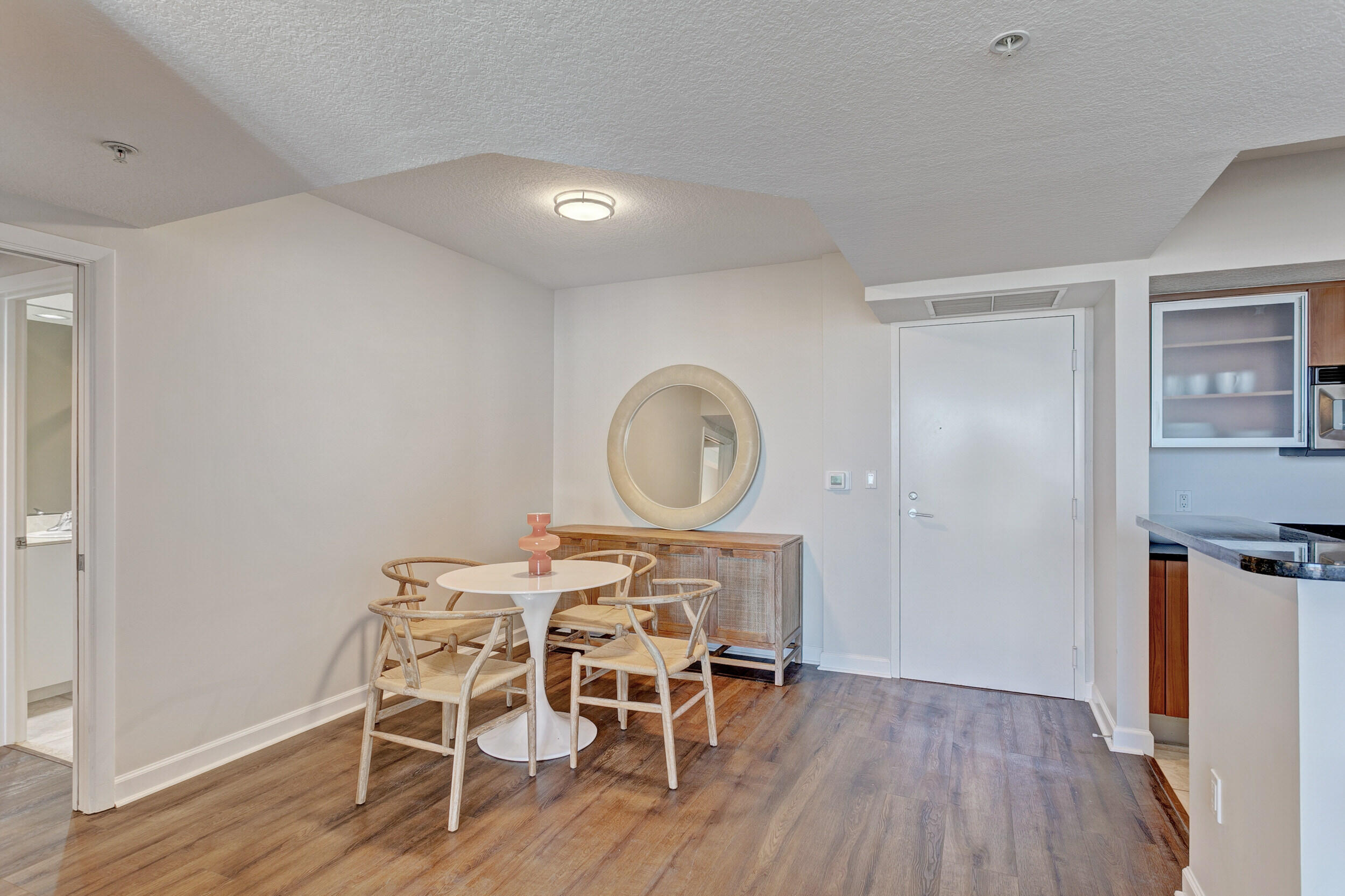 LAKESIDE COURT SOUTH ADD - Residential Lease