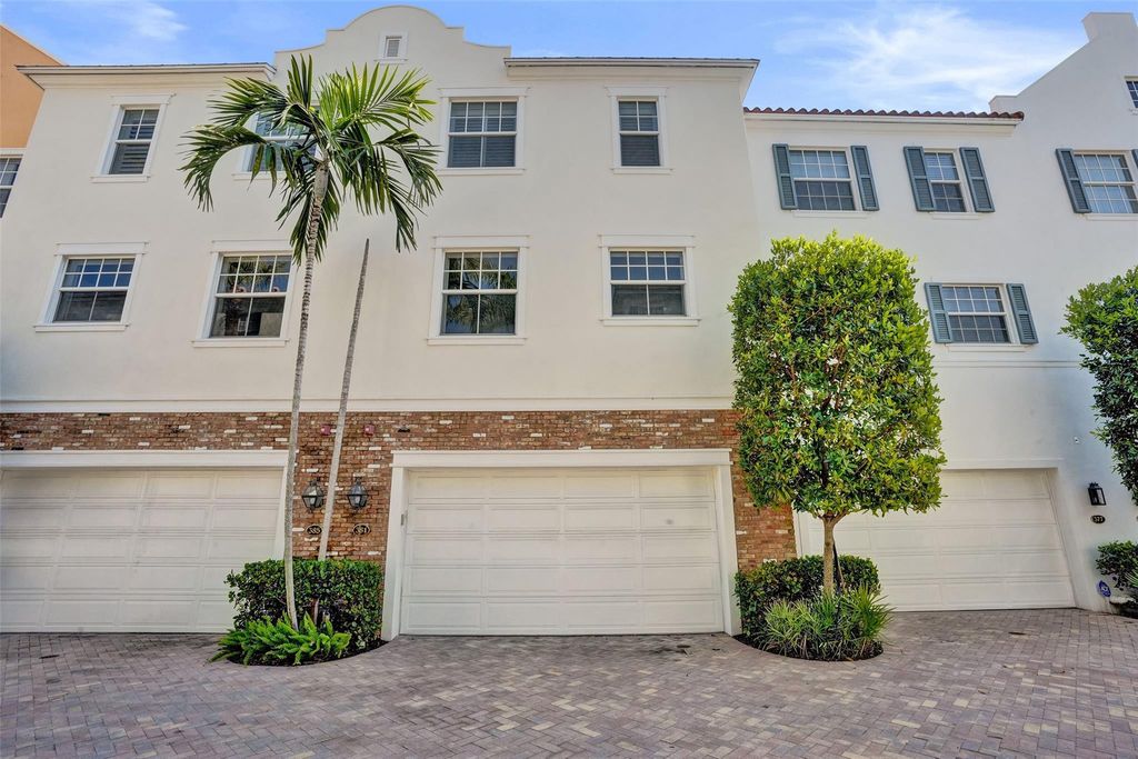 Photo of 381 E Cannery Row Circle, Delray Beach, FL 33444 (MLS # F10551948)