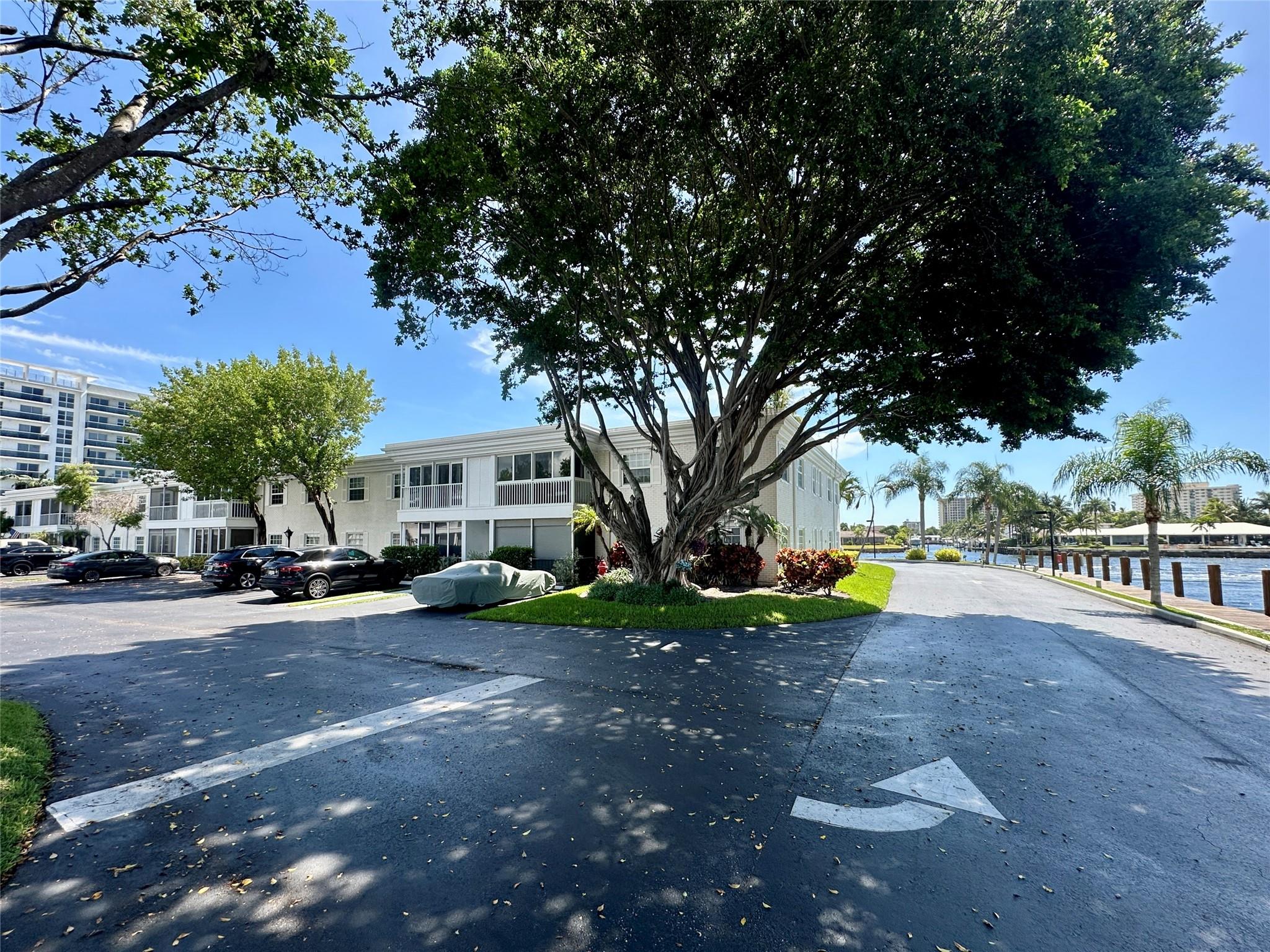 6517 Bay Club Dr 4