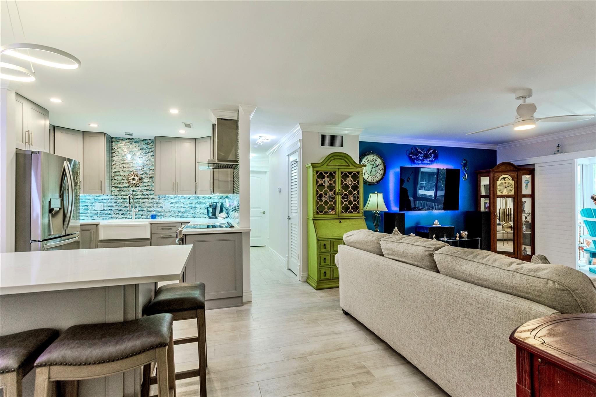 6517 Bay Club Dr 4