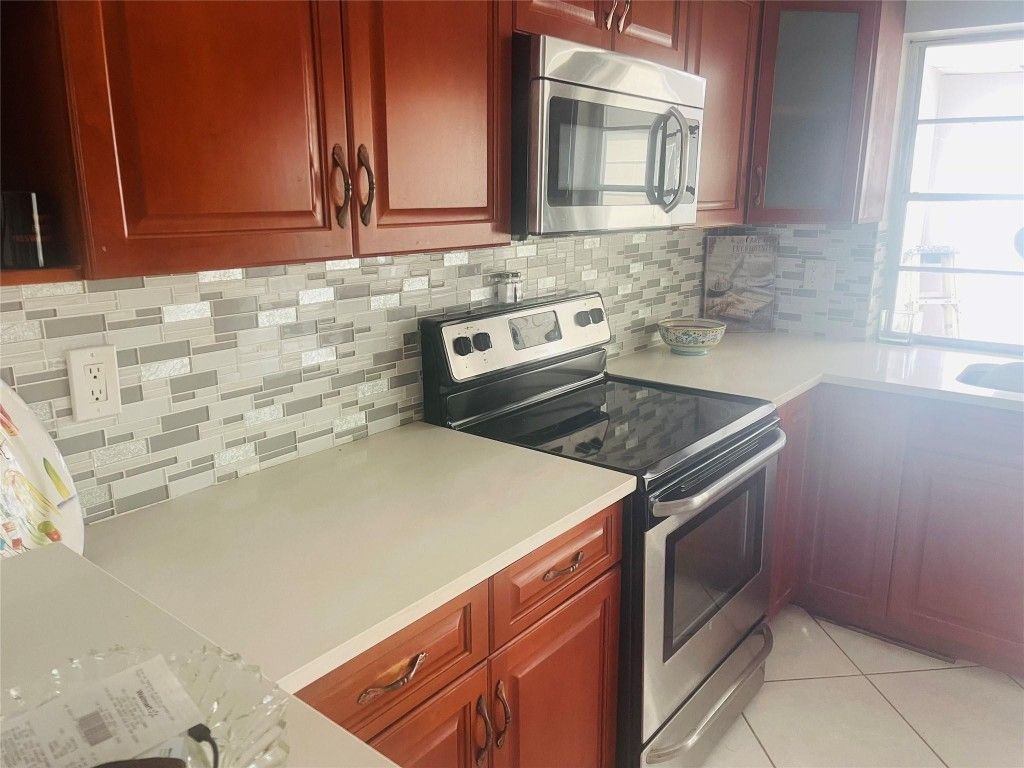 Photo of 205 SW 13 Street, Boynton Beach, FL 33426 (MLS # F10459191)