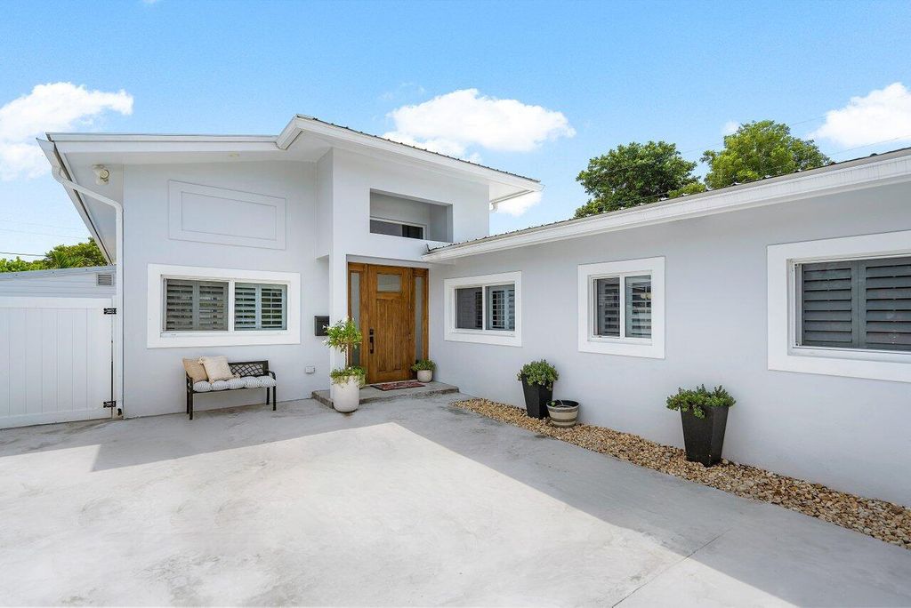 Photo of 656 Kingfish Place, North Palm Beach, FL 33408 (MLS # R11013120)