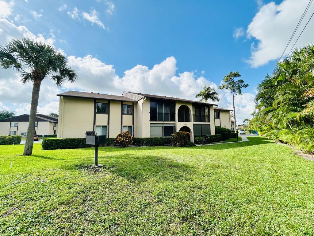 Photo of 433 Pine Glen Lane #C2, Greenacres, FL 33463 (MLS # B26038528)