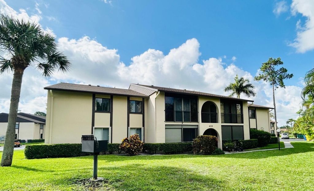 Photo of 433 Pine Glen Lane #C2, Greenacres, FL 33463 (MLS # B26038528)