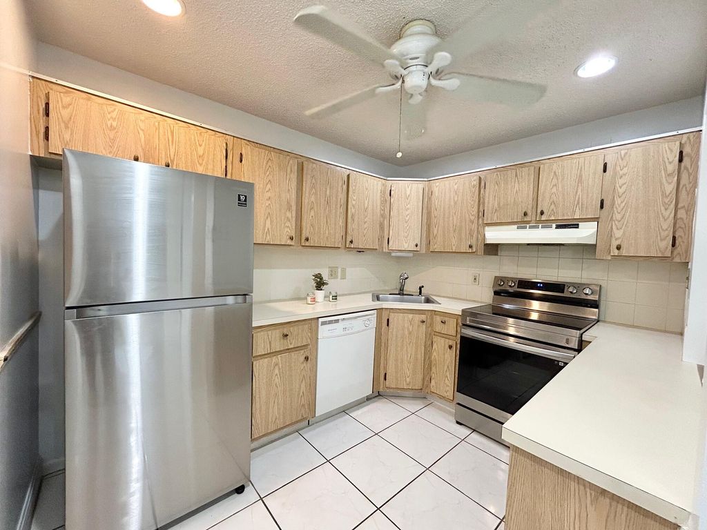 Photo of 433 Pine Glen Lane #C2, Greenacres, FL 33463 (MLS # B26038528)
