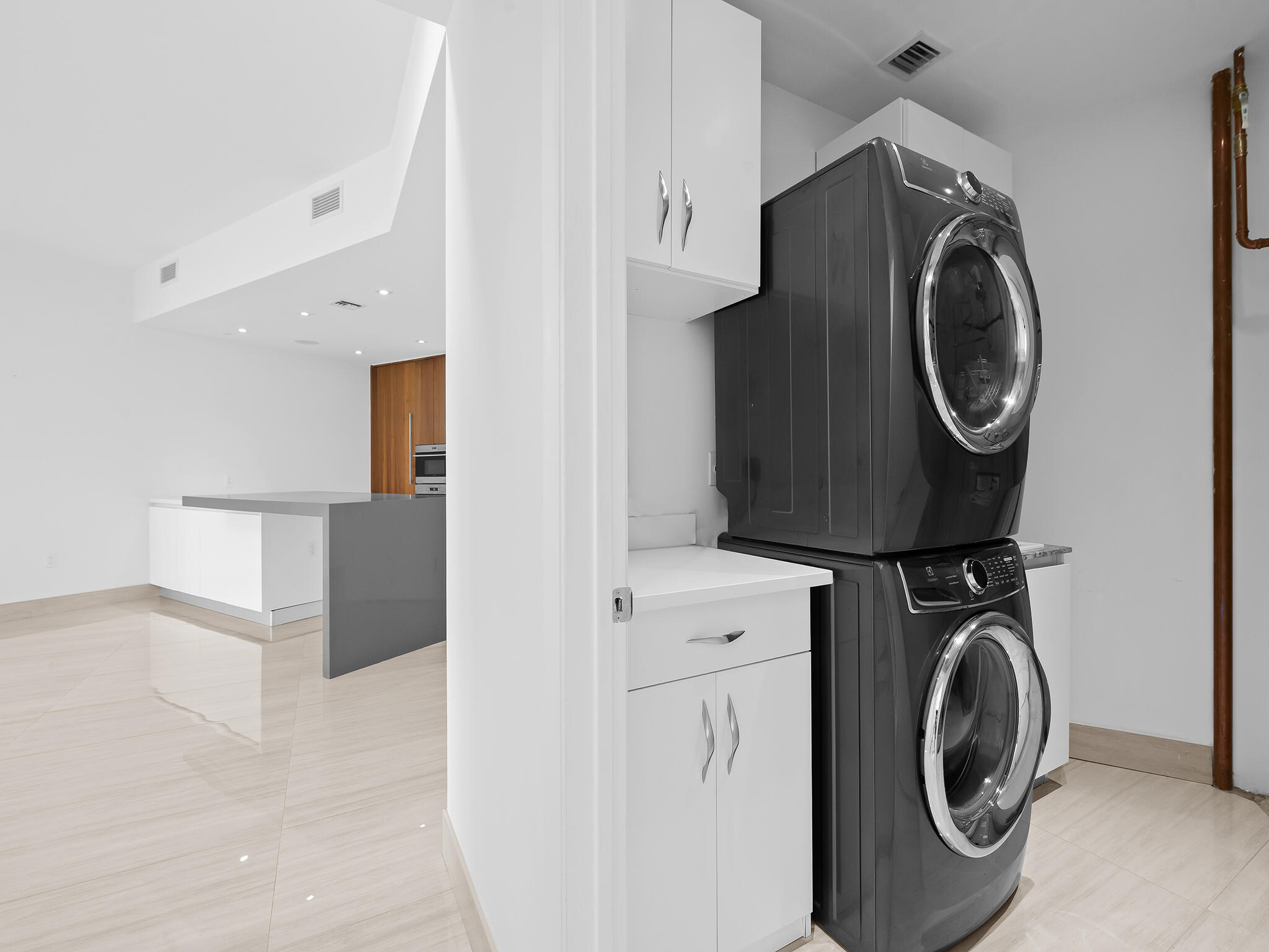 PARAMOUNT - Residential Lease