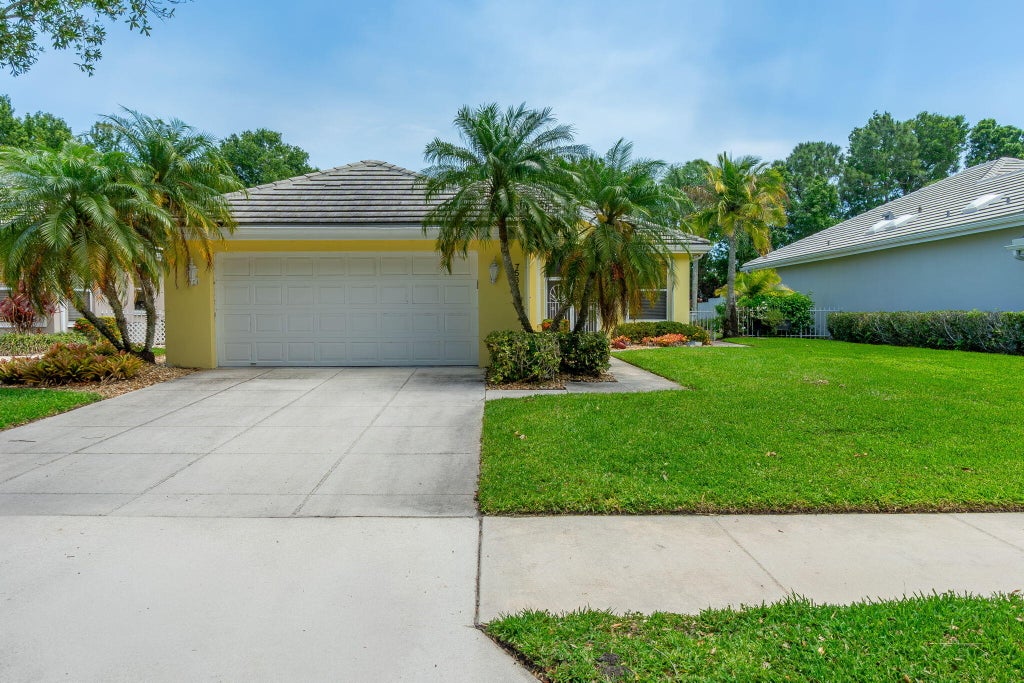 Photo of 7533 SE Autumn Lane, Hobe Sound, FL 33455 (MLS # B26041383)