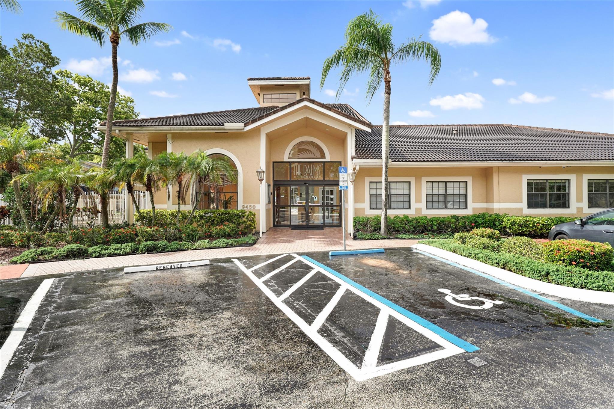 The Palms Of Pembroke Con - Residential Lease