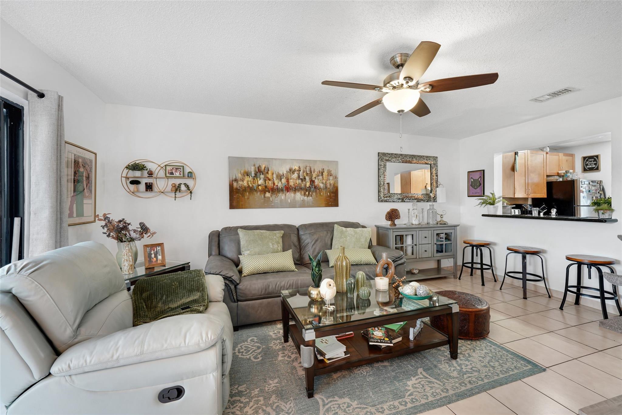 The Palms Of Pembroke Con - Residential Lease