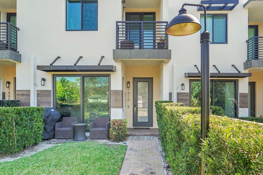 Stunning 2021-built townhome offering over 2,100 sq ft of modern living in a rapidly growing Fort Lauderdale location. This spacious 3BD/3.5BA home features soaring ceilings, an open-concept layout, and high-end finishes throughout. The chef's kitchen includes stainless steel appliances and a large island perfect for entertaining. Enjoy a split-bedroom layout, walk-in closets, private balcony, and fenced outdoor space. Impact windows/doors, 2-car garage + additional parking. Minutes to Downtown, Las Olas, beaches, airport, and major highways. | Pets welcome | Fast approval | Move-in ready