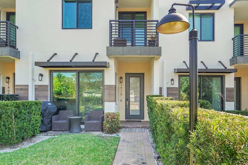 Photo of 1410 SW 4th Avenue #1410, Fort Lauderdale, FL 33315 (MLS # B26003540)