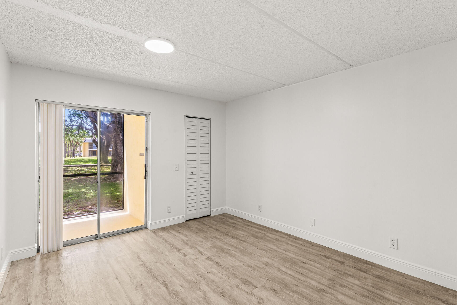 MEADOWS ON THE GREEN COND - Residential