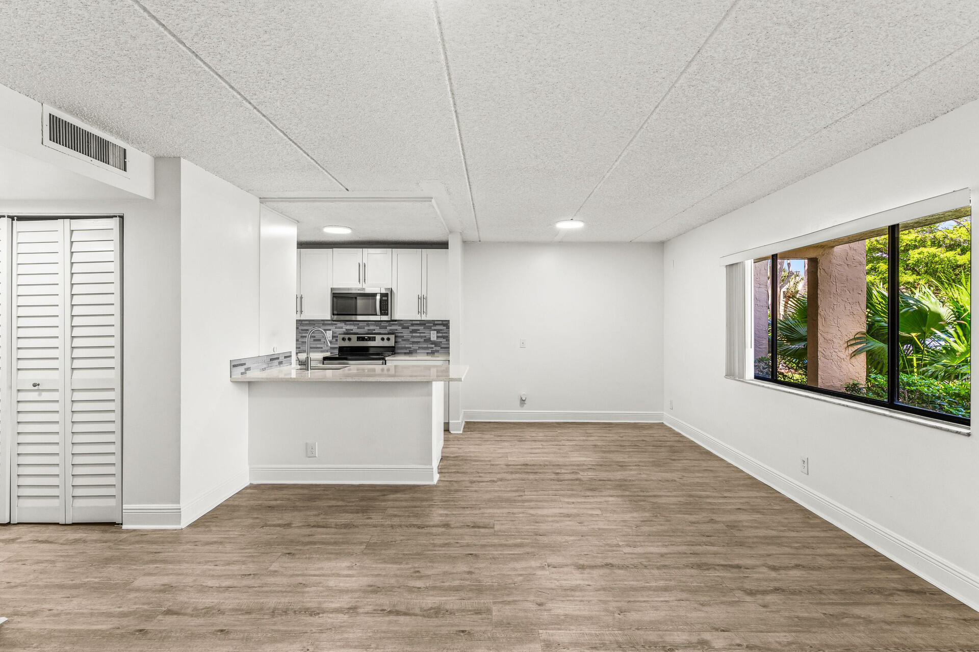 MEADOWS ON THE GREEN COND - Residential