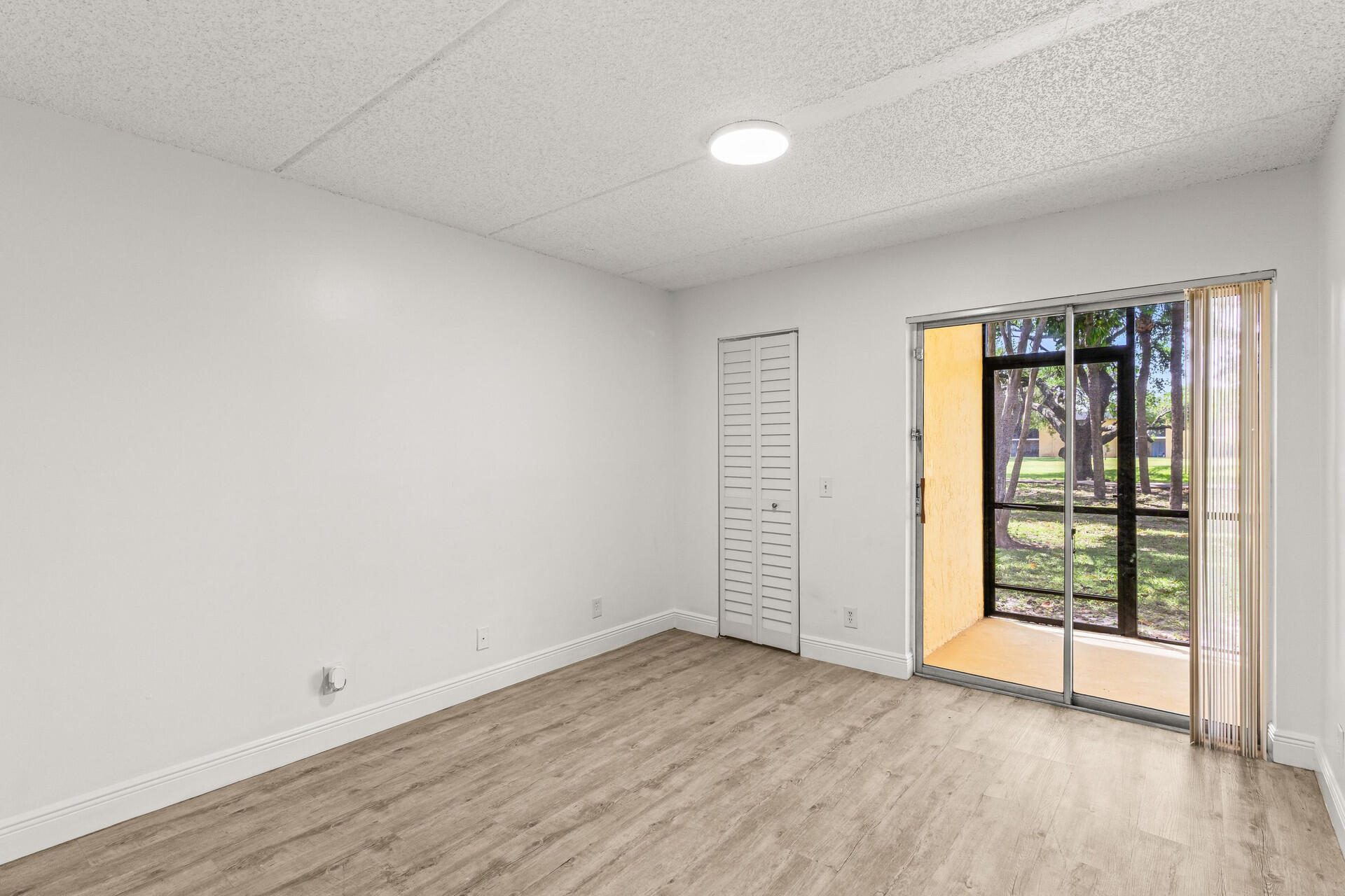 MEADOWS ON THE GREEN COND - Residential