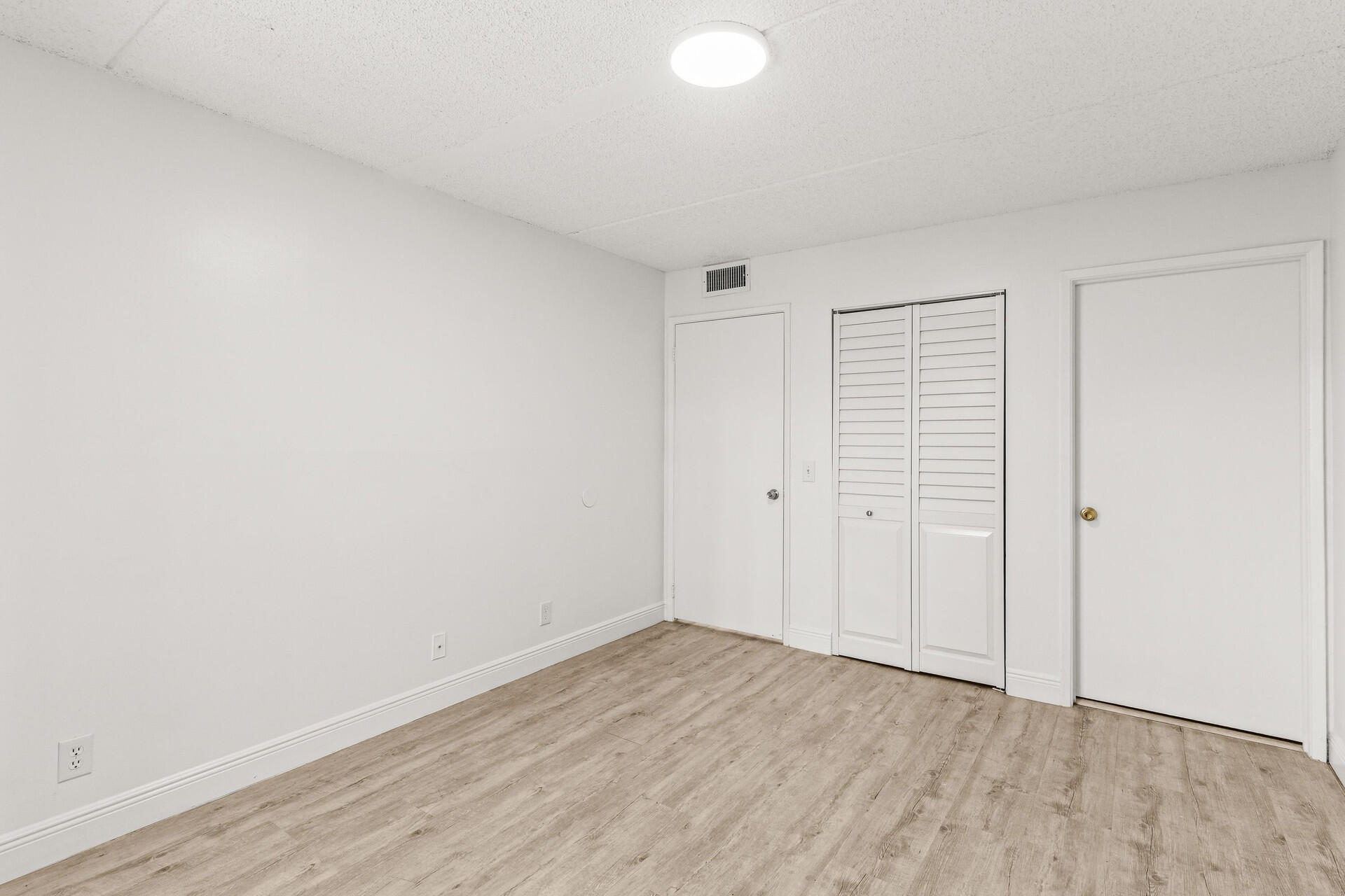 MEADOWS ON THE GREEN COND - Residential