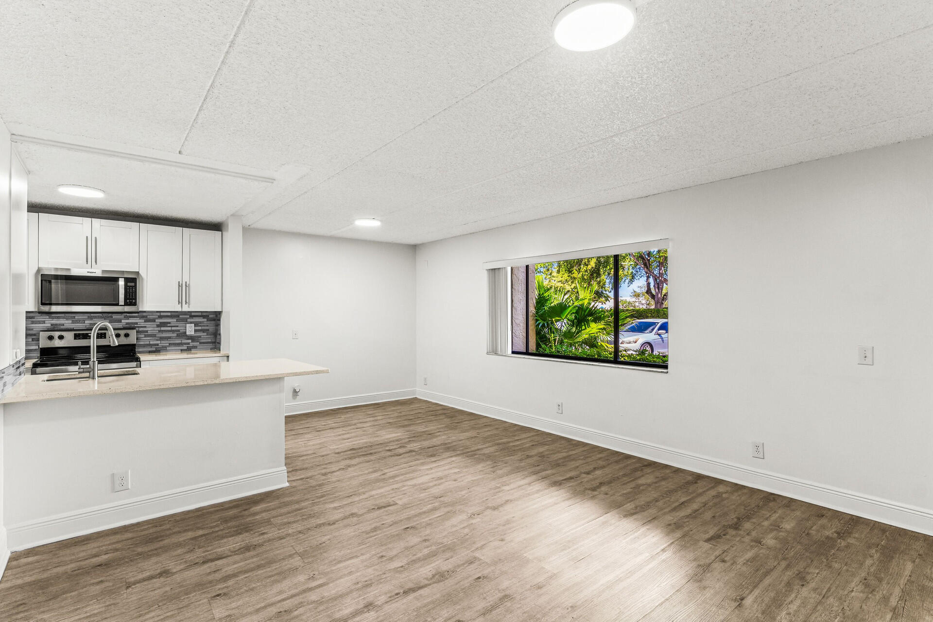 MEADOWS ON THE GREEN COND - Residential