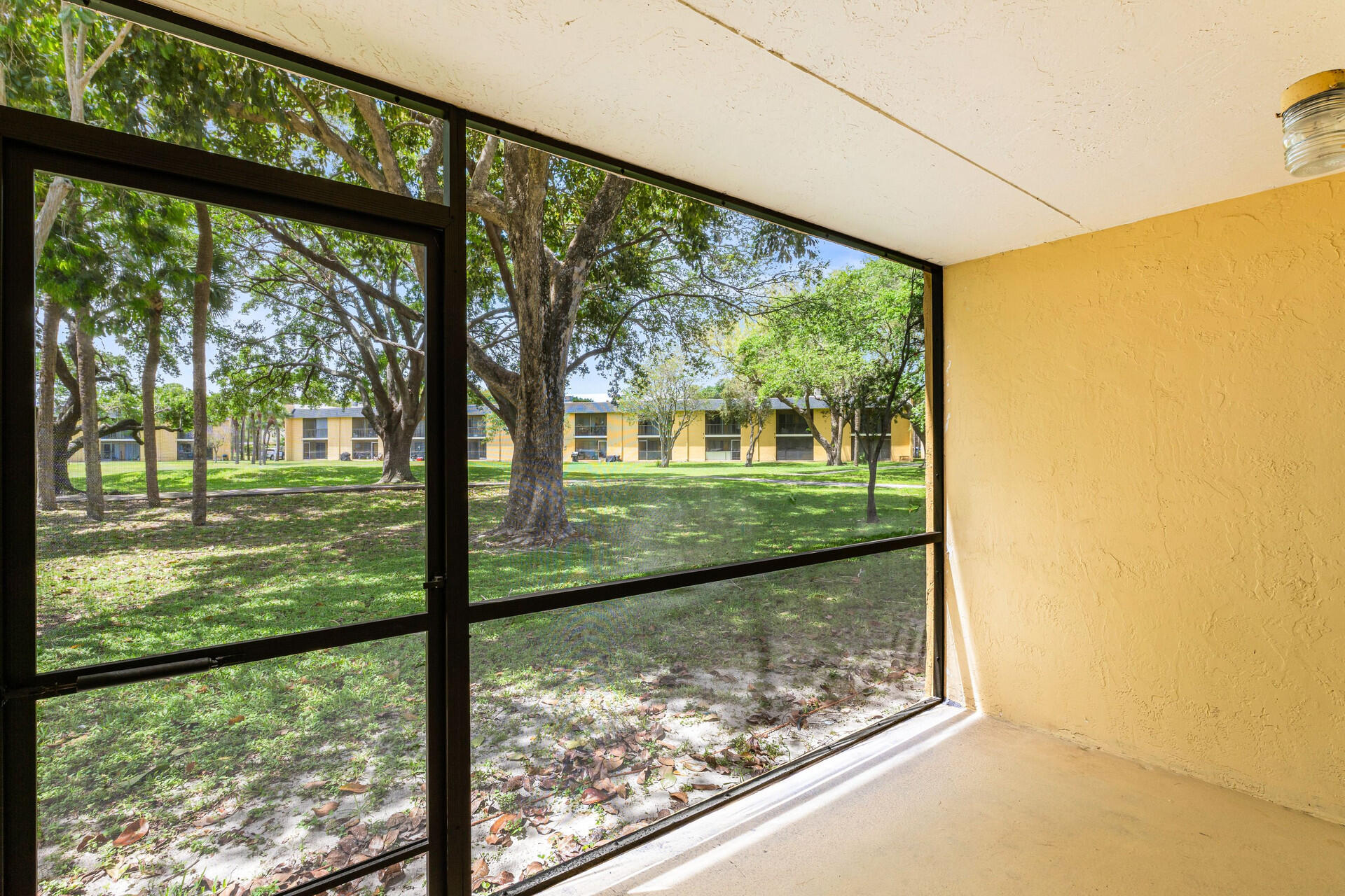 MEADOWS ON THE GREEN COND - Residential