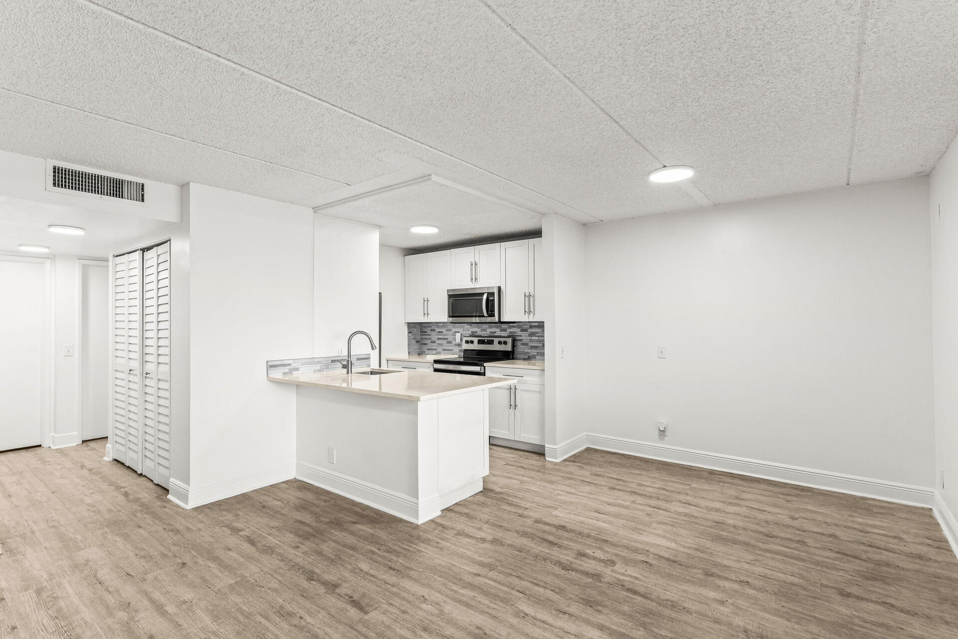 MEADOWS ON THE GREEN COND - Residential