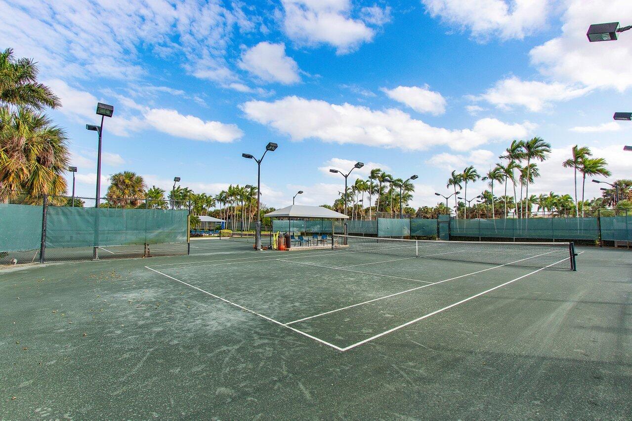 ISLAND IN THE GROVE/ Boca Grove - Residential