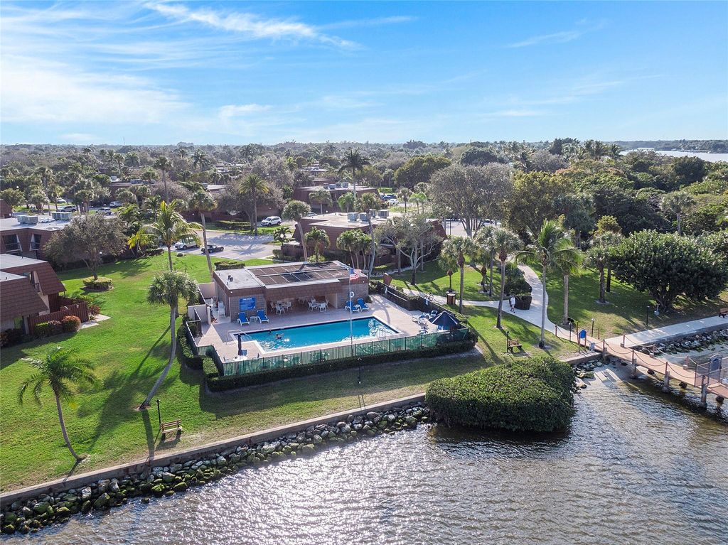 Photo of 825 Center St #4 A, Jupiter, FL 33458 (MLS # F10525593)