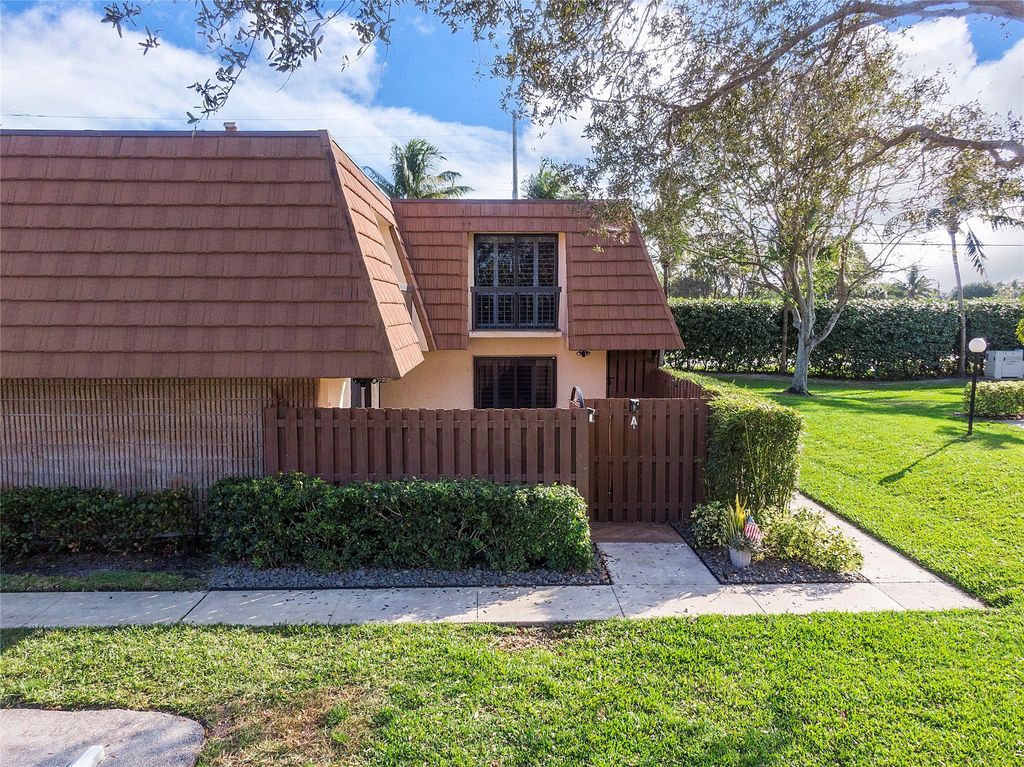 Photo of 825 Center St #4 A, Jupiter, FL 33458 (MLS # F10525593)