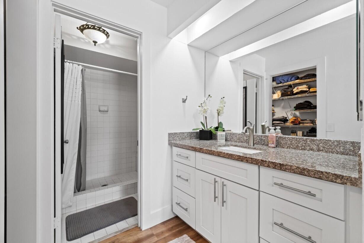 LAKEVIEW HOMES - Residential