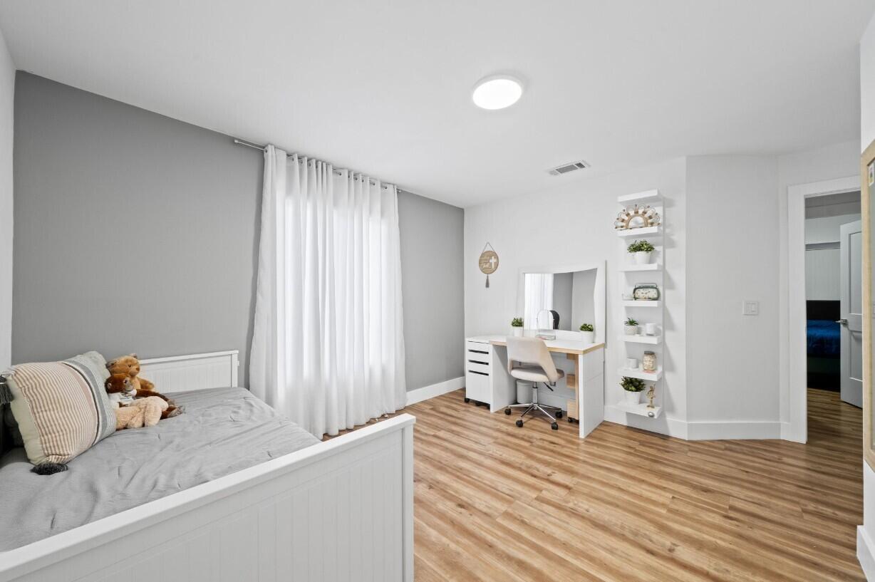 LAKEVIEW HOMES - Residential