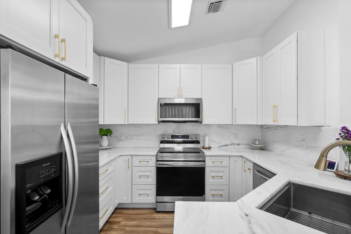 LAKEVIEW HOMES - Residential