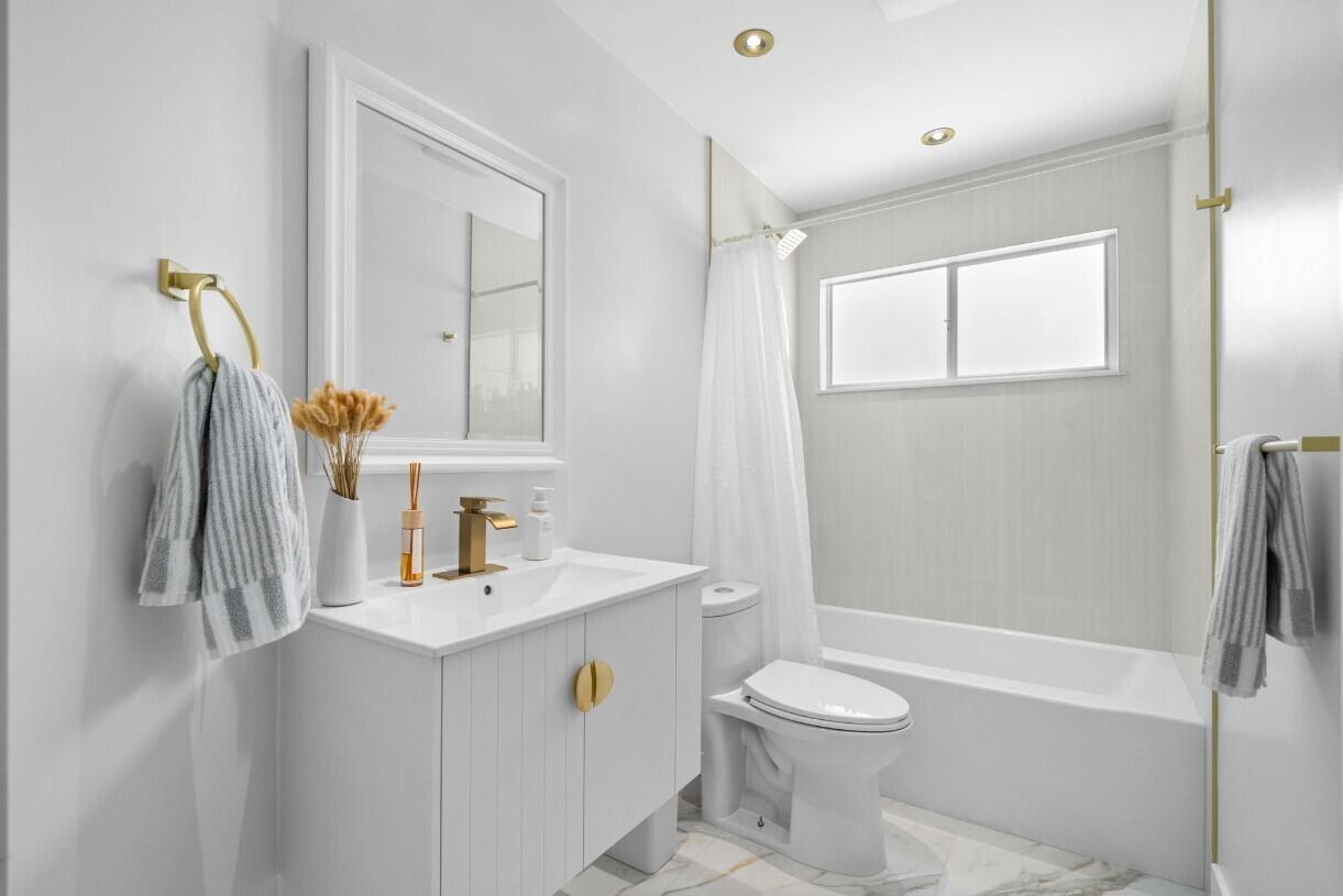 LAKEVIEW HOMES - Residential