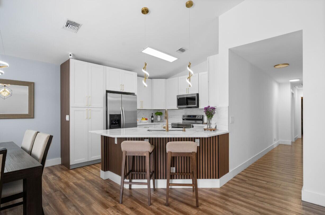 LAKEVIEW HOMES - Residential
