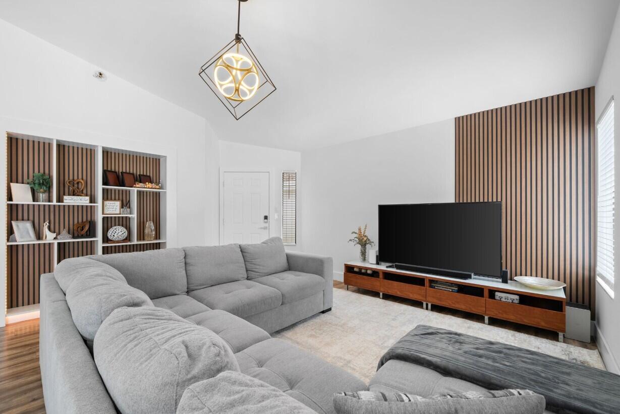 LAKEVIEW HOMES - Residential