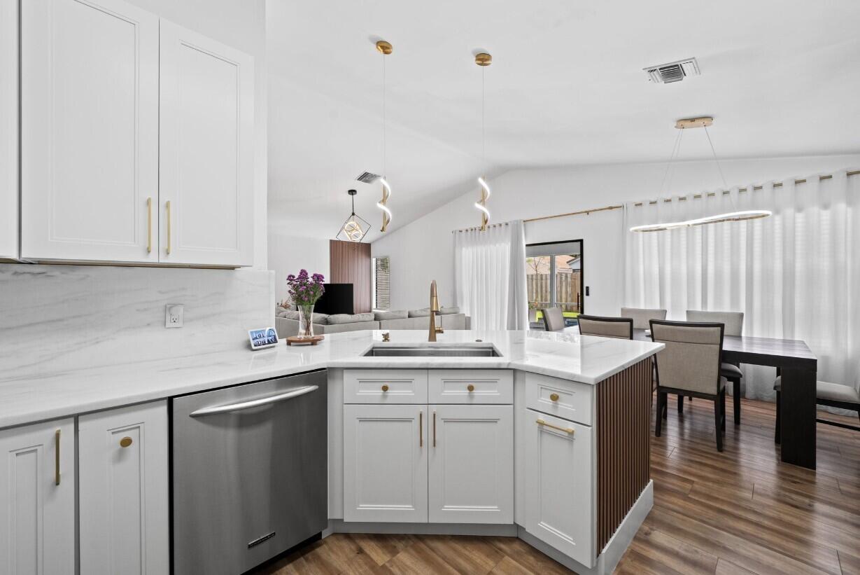 LAKEVIEW HOMES - Residential