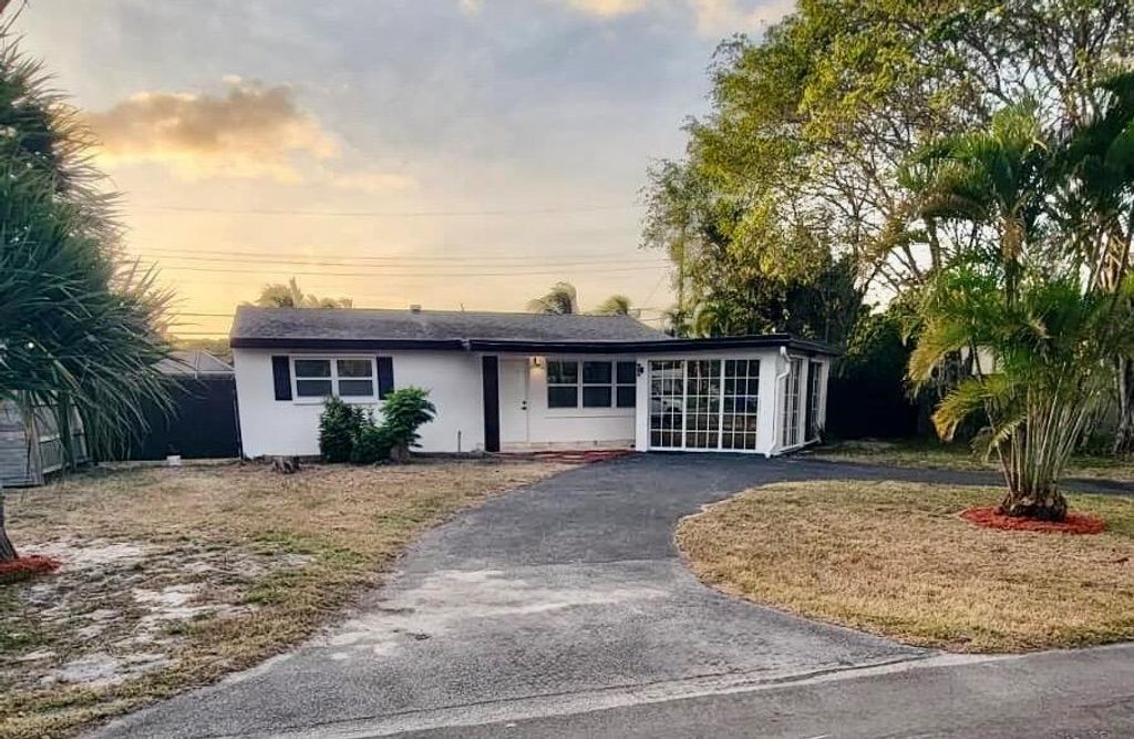 Photo of 3101 SE 1st Street, Boynton Beach, FL 33435 (MLS # R11139986)