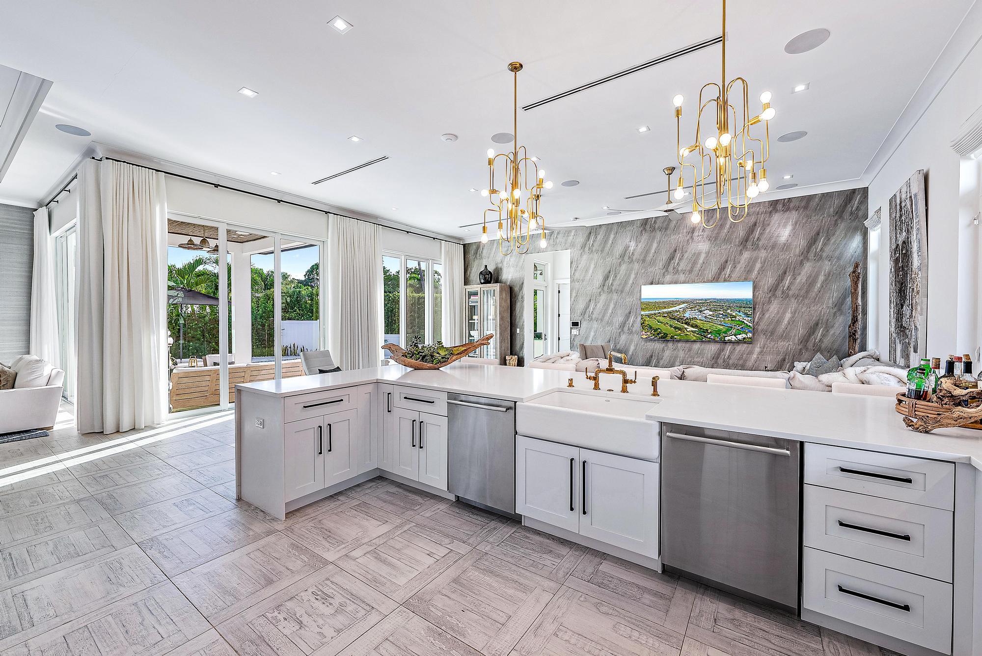 NORTH PALM BEACH VILLAGE OF PL 6 IN PB 26 PGS 10 T - Residential