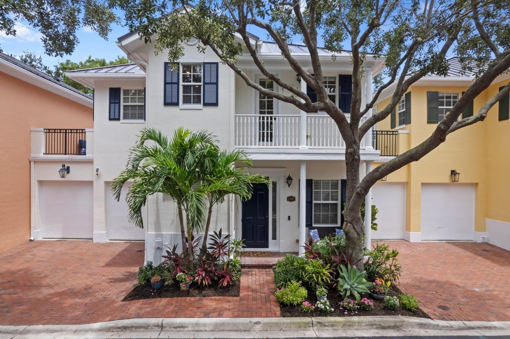 Photo of 1057 E HERITAGE CLUB Circle, Delray Beach, FL 33483 (MLS # B26058256)