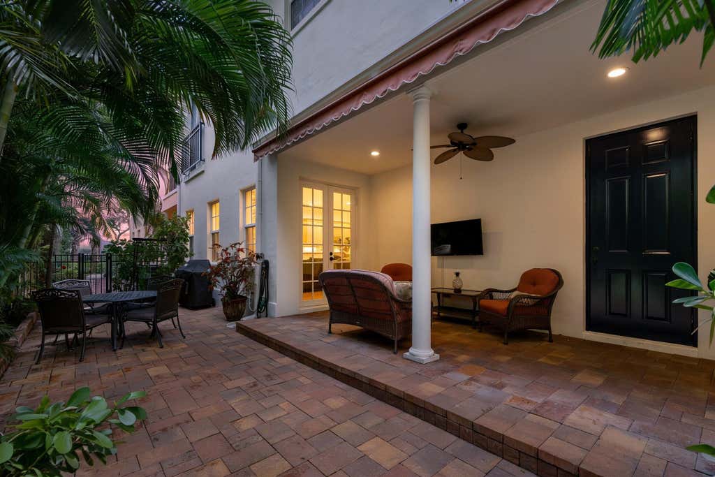 Photo of 1057 E HERITAGE CLUB Circle, Delray Beach, FL 33483 (MLS # B26058256)